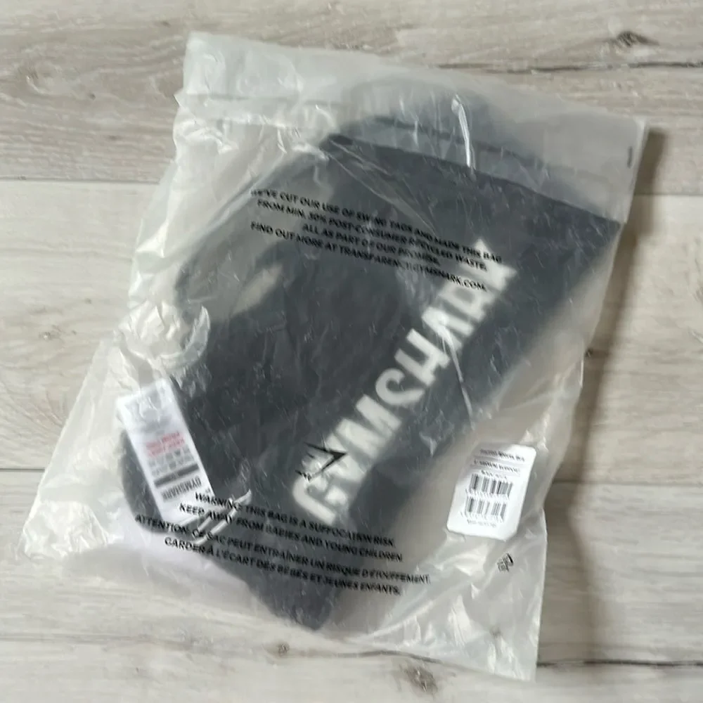 GYMSHARK FRACTION SPORTS BRA Medium Support Black Small NWT in‎ packaging